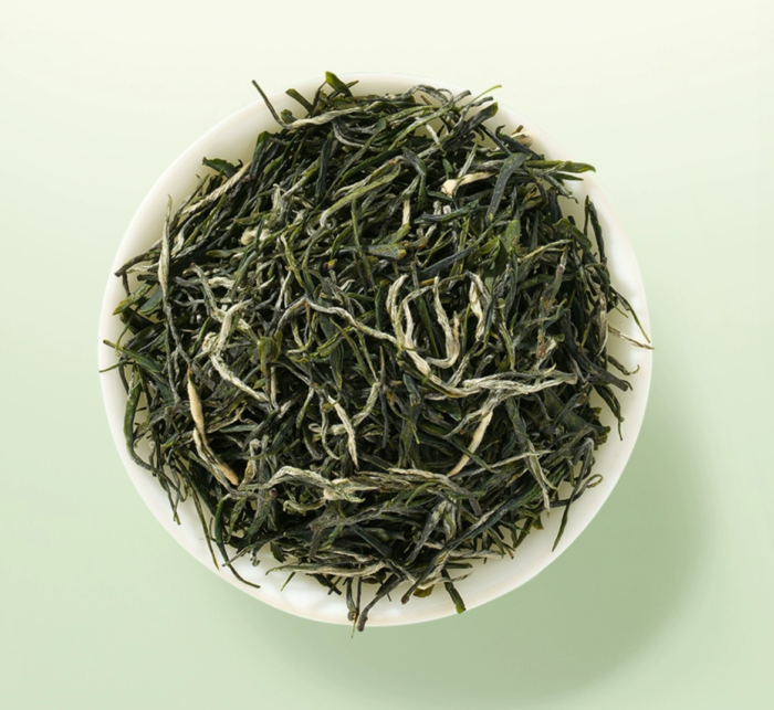 Songfeng green tea follows the legacy of tribute tea and smells the fragrance of tea from the prosperous times. 