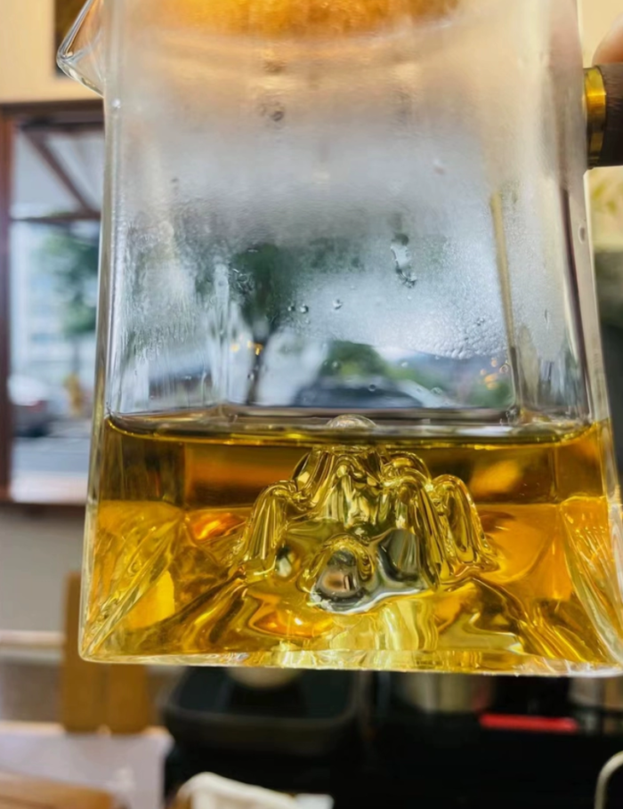 White Peony Tea is one of the top ten famous teas in China and the Queen of White Tea. 