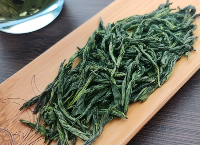 Lu'an Guapian Green Tea is a famous traditional Chinese tea and one of the top ten famous teas in China. It was an imperial tea in the Qing Dynasty.  