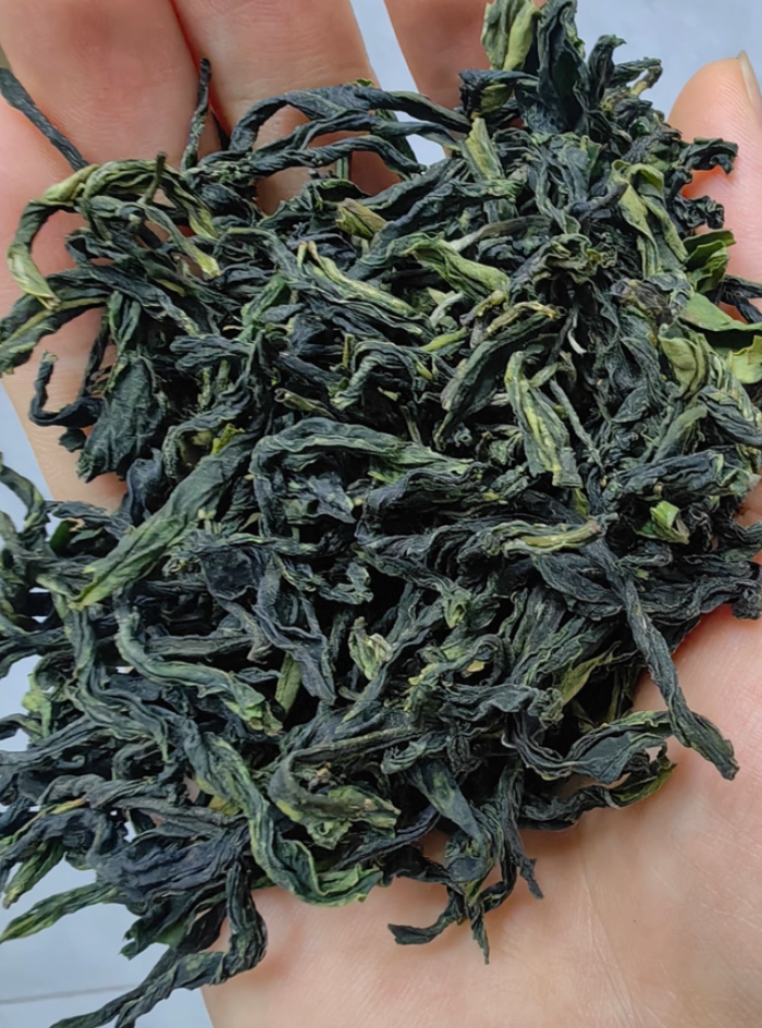 Lu'an Guapian Green Tea is a famous traditional Chinese tea and one of the top ten famous teas in China. It was an imperial tea in the Qing Dynasty.  