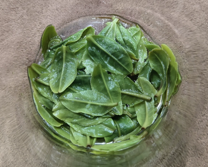 Lu'an Guapian Green Tea is a famous traditional Chinese tea and one of the top ten famous teas in China. It was an imperial tea in the Qing Dynasty.  