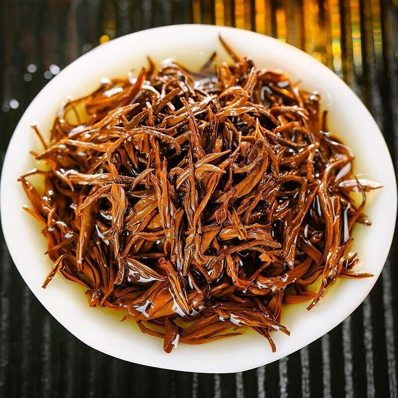 The Queen of Black Tea, Keemun Wild Ancient Tree Black Tea, was born as early as 1,400 years ago in the Tangshan Dynasty of China. During the Guangxu period of the Qing Dynasty, it was even used as a daily drink for the royal family.